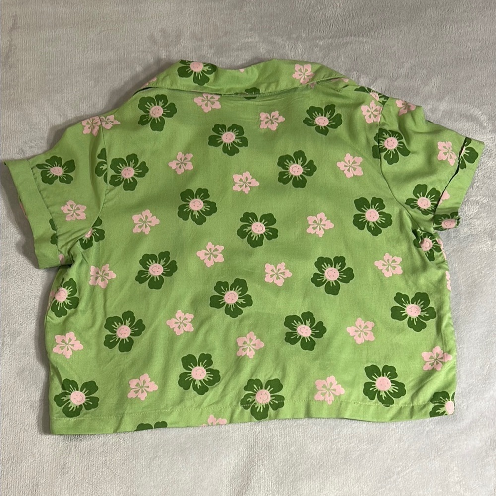 Daisy Street Women’s Green Cropped Shirt - Picture 2 of 6